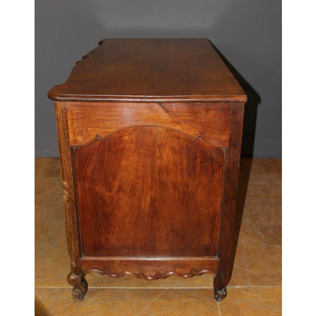 Louis XV Style Commode in Walnut and Cherry Wood, 1700s For Sale - Image 5 of 17