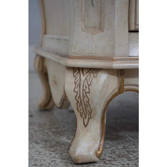 Wood Pulaski Venetian Painted Finish 2 Over 2 Drawer Commode Chest For Sale - Image 7 of 12