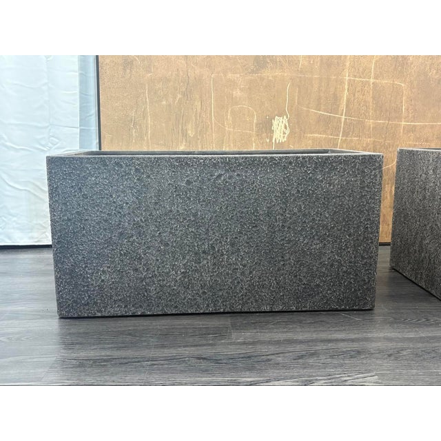 Rh Paxos Square Planter – Size F 39½"w × 19½"d × 19½"h | Carbon | Set of 2 | Upscale Staging For Sale In Columbus - Image 6 of 18
