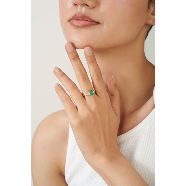 Art Deco VRJewels 14k Gold 1.09ct Emerald Engagement Ring With Diamonds for Her Size 9 For Sale - Image 3 of 18