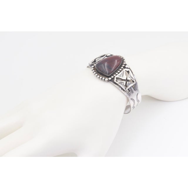 Mid 20th Century Southwest Native American Fred Harvey Style Sterling Silver and Chalcedony Cuff Bracelet For Sale - Image 4 of 8