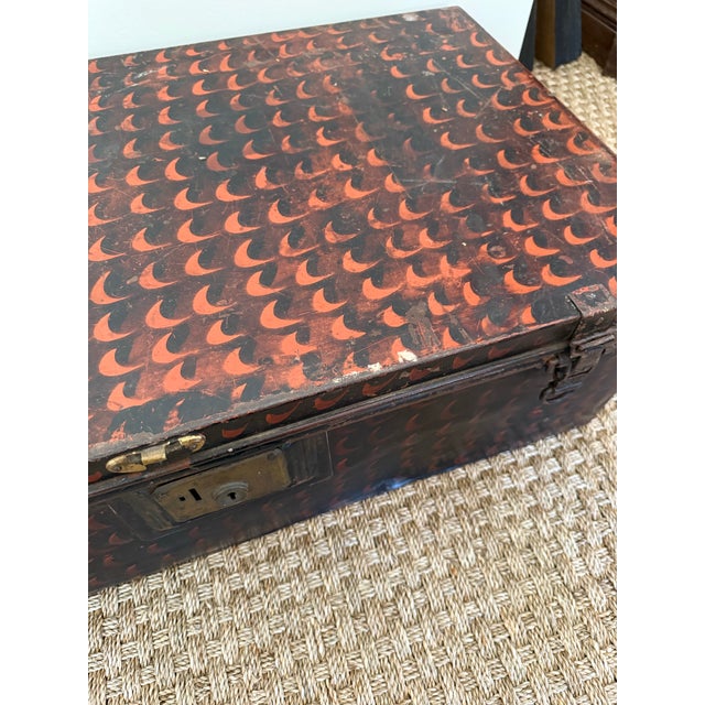 English Early 20th Century English Tole-Painted Uniform Case For Sale - Image 3 of 9