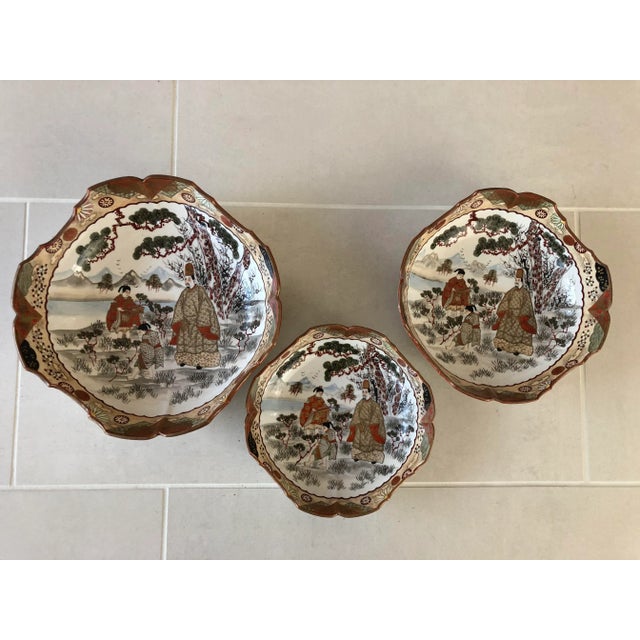 19th Century Japanese Hand Painted Round Kutani Nesting Bowls - Set of 3 For Sale - Image 9 of 9
