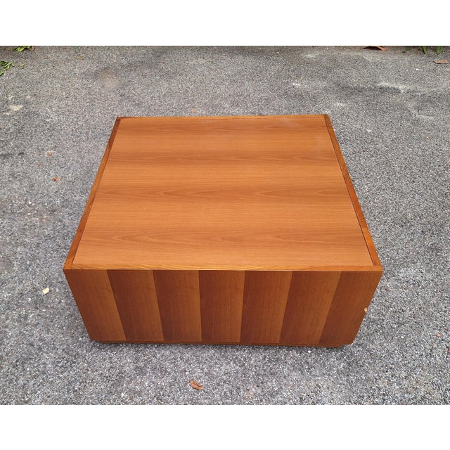 Coffee Table in Shaded National Walnut, 1980s, in Good conditions. Designed 1980 to 1989
