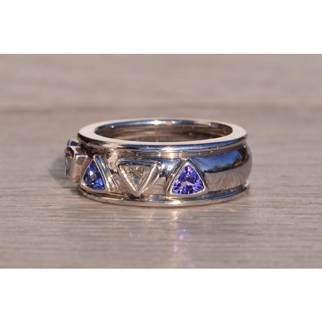 The Salinas River: Contemporary Tanzanite and Natural Diamond Ring, Size 6.25 For Sale - Image 4 of 10