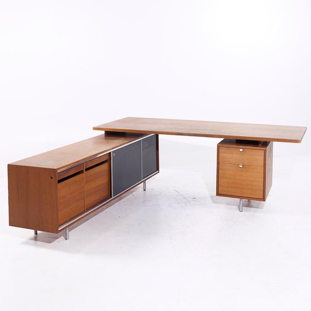 George Nelson for Herman Miller 9000 Series Mid Century Walnut Desk and Return This desk measures: 84 wide x 36 deep x 30...