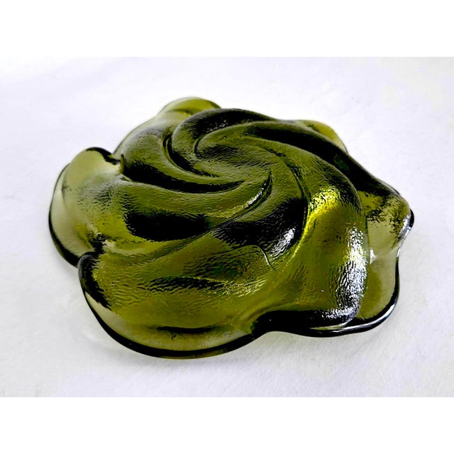 Fenton Art Glass Company 1960s Hand Blown Fenton Glass Rose Swirl Ashtray/Catchall For Sale - Image 4 of 10