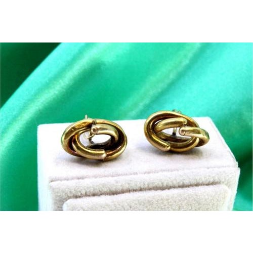 Yellow gold cufflinks with intertwined link-shaped windings. Metal: Gold. Origin: Portuguese. Brand: Tigre II Title....