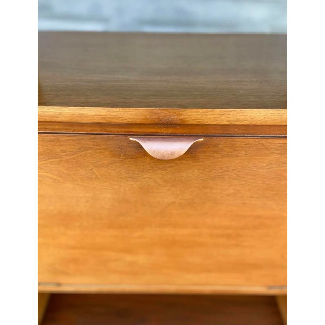 Brown Mid 20th Century Two-Sided Bookcase Étagère and Room Divider With Glass Display Shelf For Sale - Image 8 of 12