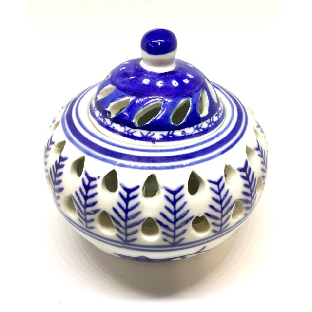 Use this beauty for cotton balls or a candle or some great smelling incense. You decide. Simple and elegant.