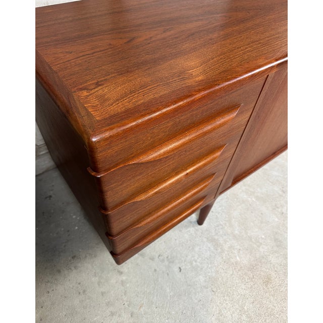 Scandinavian-Style Teak Sideboard by Johannes Andersen, 1960s For Sale - Image 3 of 18