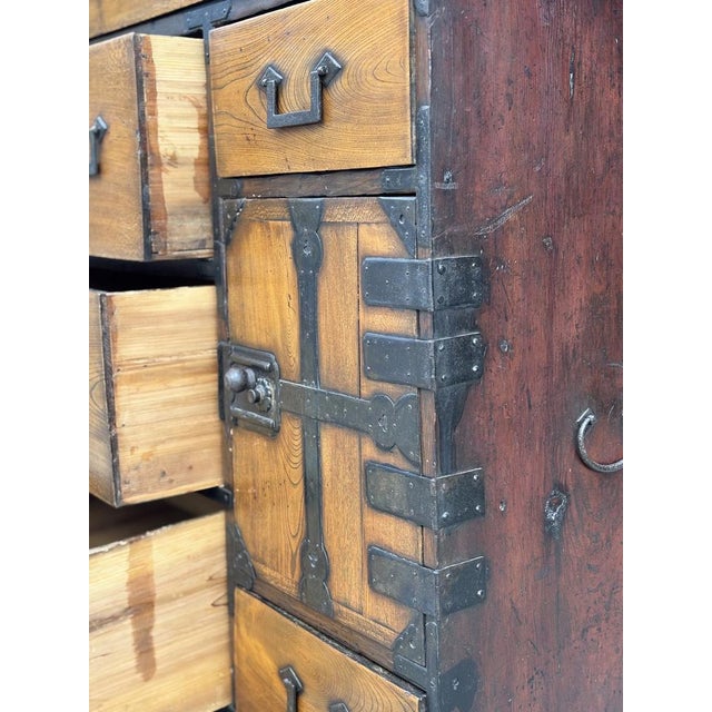 Antique Meiji Japanese Keyaki Merchant Tansu Chest, 1880 For Sale - Image 13 of 16