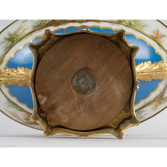 Centerpiece Bowl in Paris Porcelain and Gilt Bronze, 19th Century For Sale - Image 11 of 12