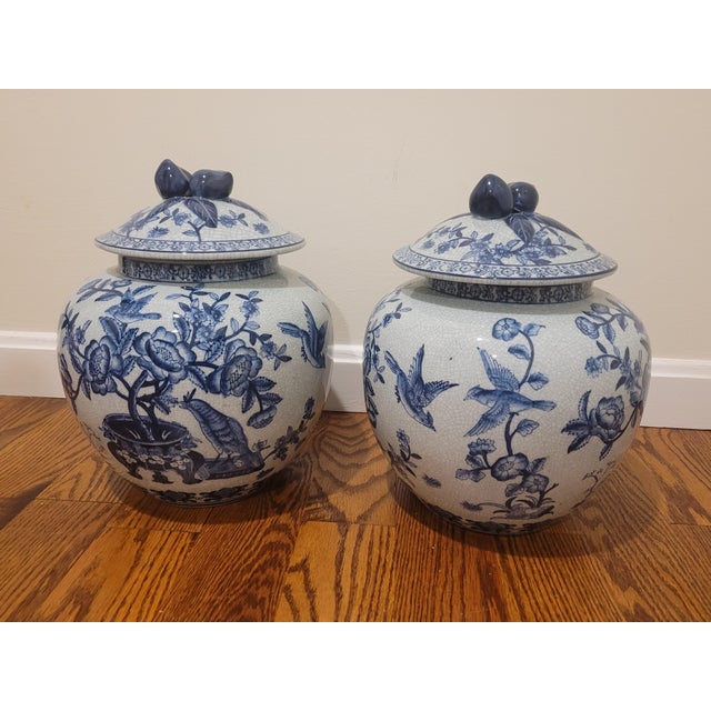 Chinese Pair of Vintage Blue and White Lidded Urns For Sale - Image 3 of 14