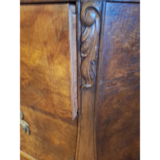Early 20th Century Walnut Dutch Bombe Breakpoint Cabinet With Claw Feet For Sale - Image 12 of 18