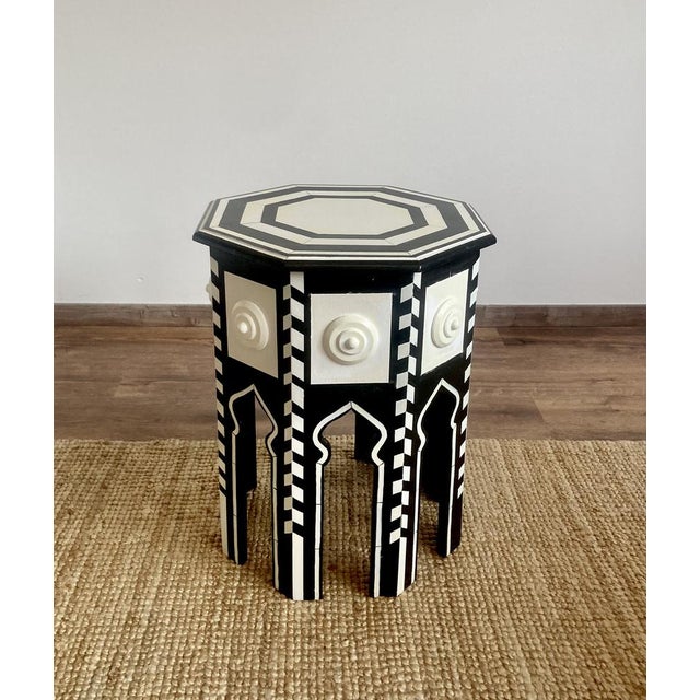 Mid-Century Modern Hollywood Regency Side Table in the style of Martyn Lawrence Bullard with Faux Ivory Details, 2010s For Sale - Image 3 of 10
