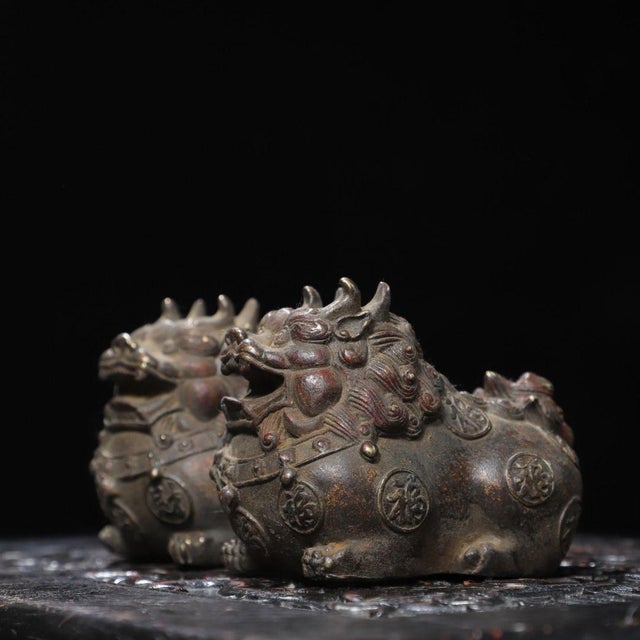 Pair of Gilt Bronze Figures of Mythical Beasts (Pixiu) For Sale - Image 4 of 9