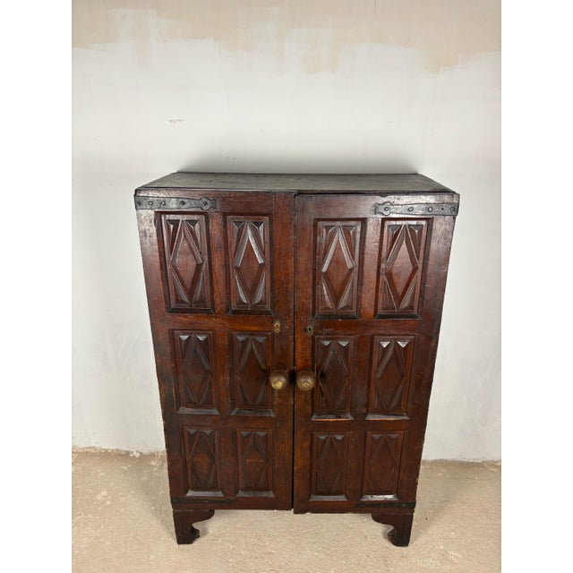 18th Century Antique Spanish Rustic Cabinet in Solid Oak, 18th Century For Sale - Image 5 of 11