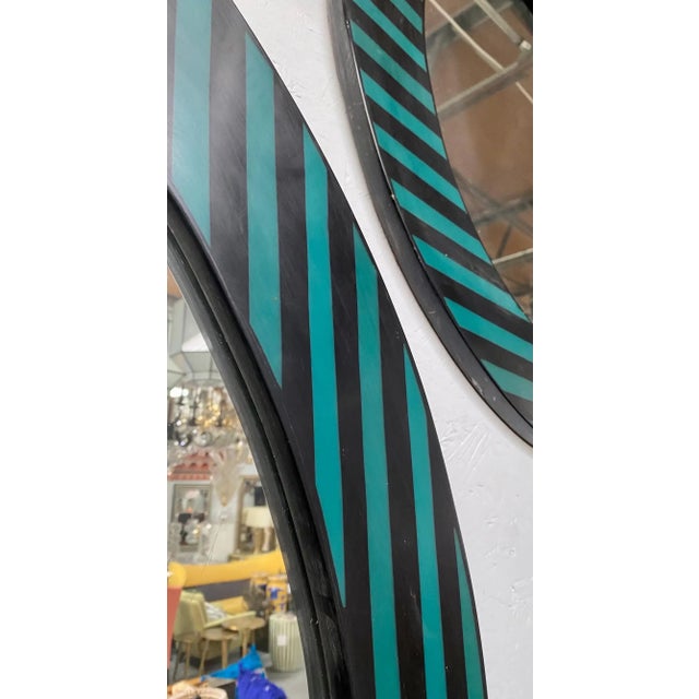 Plastic Mid-Century Modern Style Resin Round Mirror in Emerald and Ebony, Set of 3 For Sale - Image 7 of 12