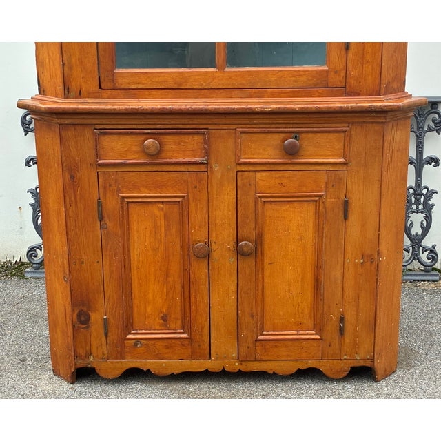 American Pine Glazed Corner Cupboard For Sale - Image 4 of 18