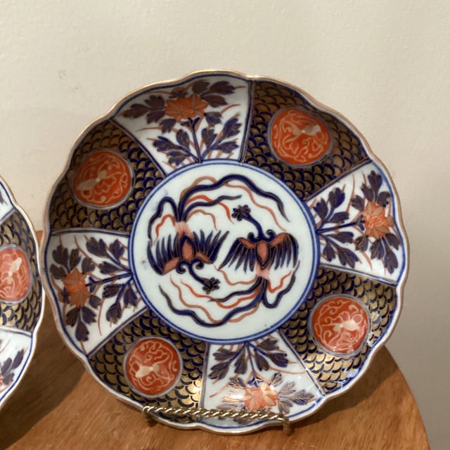 Japanese Antique Edo Japanese Imari Pair of Scalloped Porcelain Hand Painted Dishes With Makers Marks For Sale - Image 3 of 12