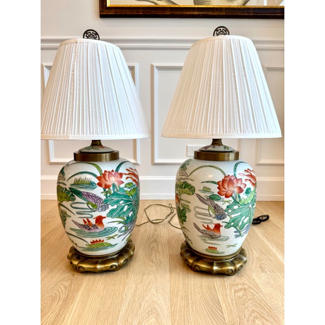Ceramic Pair of Vintage Maitland-Smith Hand-Painted Porcelain Table Lamps, Brass Base, 1985 For Sale - Image 7 of 7