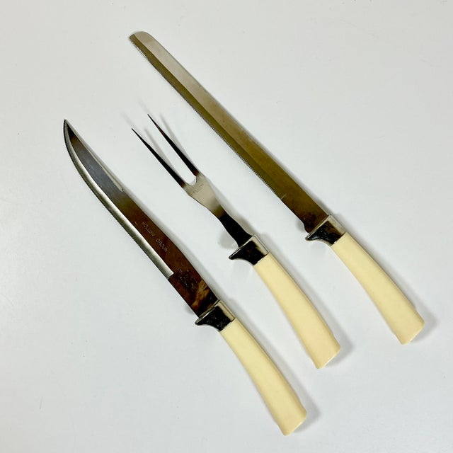 Mid-Century Modern 1950s Vintage English Boho Chic Sheffield Bakelite Handled Carving Cutlery - Set of 3 For Sale - Image 3 of 14