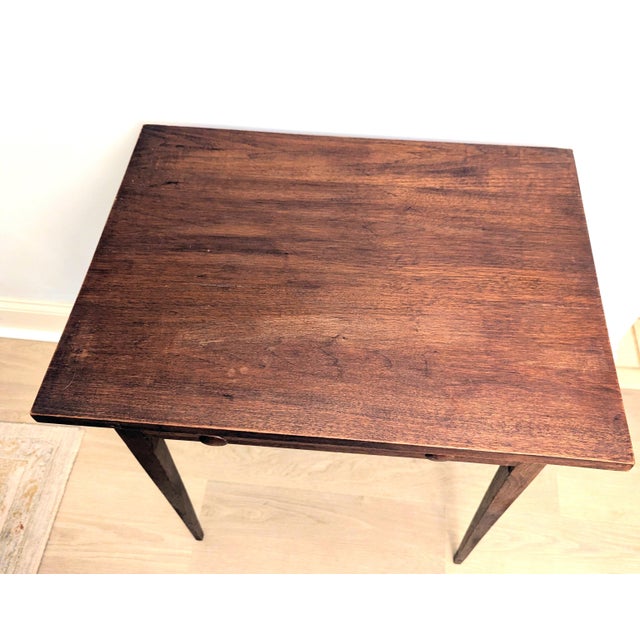 Hepplewhite Early 19th Century Walnut Side Table Desk Federal Style Hepplewhite For Sale - Image 3 of 13