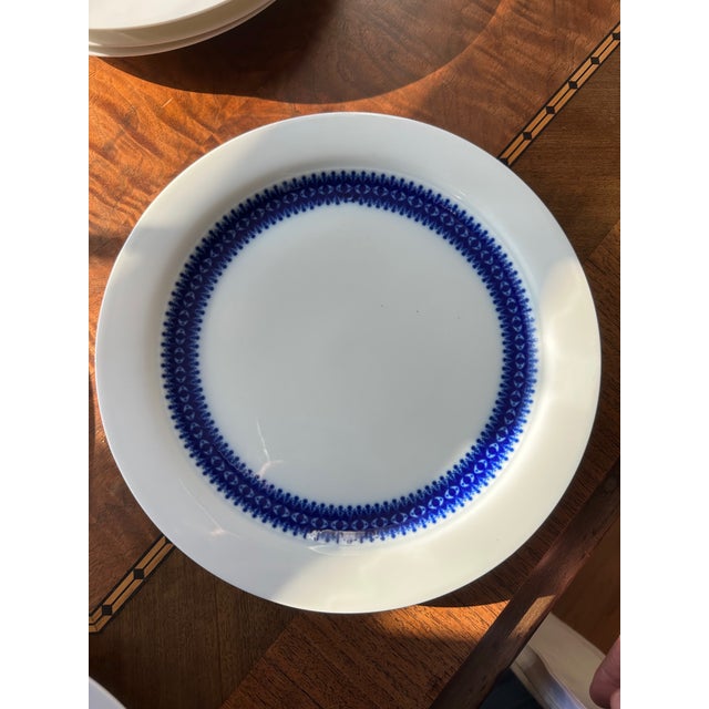 Mid-Century Modern Mid Century Modern Thomas Germany 10” Lisette Dinner Plates Set of 6 – Cobalt Blue Porcelain Atomic Design 1950s 1960s For Sale - Image 3 of 15