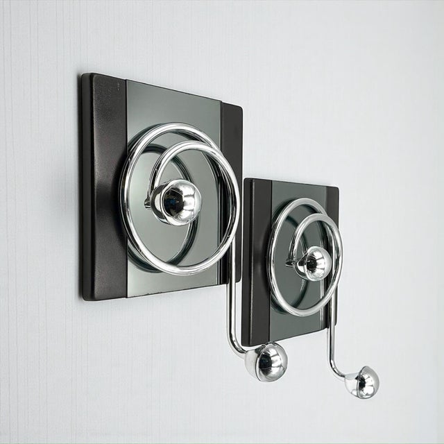 Italian Space Age Wall Coat Hangers with Mirrors attributed to Goffredo Reggiani, 1970s, Set of 2 For Sale - Image 16 of 18