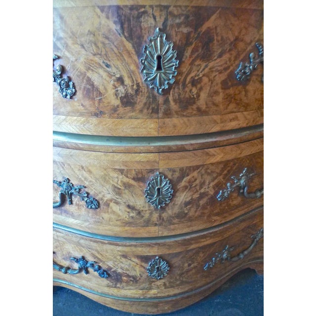 19th Century French 19th Century Bow-Fronted Burl Walnut Chest With Three Drawers and a Marble Top For Sale - Image 5 of 13