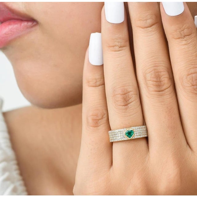 Natural 0.23 cts Zambian emerald & 0.49 cts diamond heart ring 18k gold For Sale - Image 9 of 18