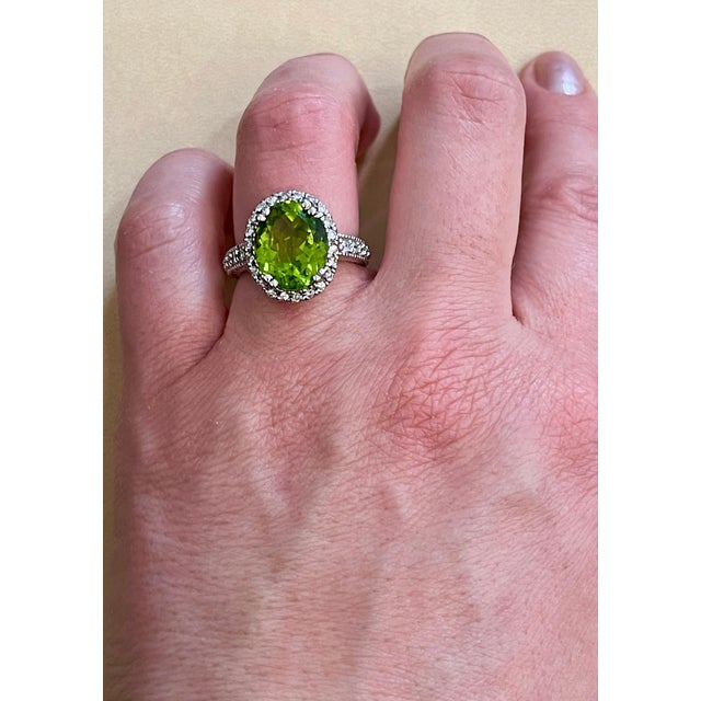 7 Carat Oval Peridot and 1.2 Carat Diamonds 14 Karat White Gold Cocktail Ring For Sale - Image 14 of 18