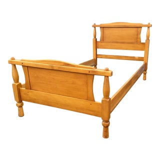 1950s Vintage Twin Maple Bedframe For Sale