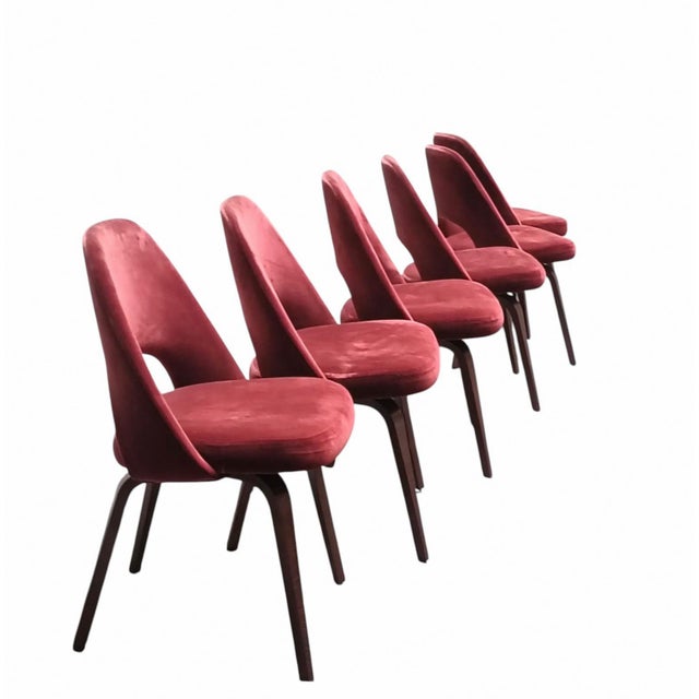 An iconic set of six ‘Conference’ chairs, designed in 1950 by the renowned Finnish-American architect and designer Eero...