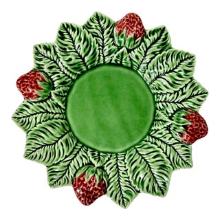 1990s Vintage Hollywood Regency Portuguese Mediterranean Bordallo Pinheiro Majolica Strawberry Plate For Sale