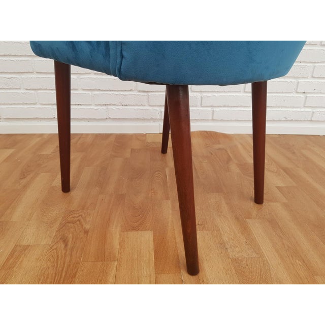 Mid-Century Retro Velvet & Beech Chair, in Very Good conditions. Designed 1960 to 1969