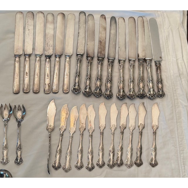 1847 Rogers Bros. “Vintage” Silverplate Flatware Master Set Pattern Introduced 1904 - 148 Pieces For Sale - Image 9 of 17