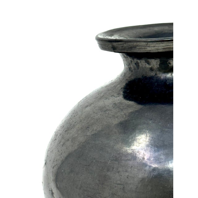 Doña Rosa Real Mateo (1900−1980) was an artist from San Bartolo Coyotepec, Oaxaca, Mexico. She hand-molded her ceramic...