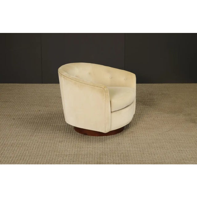 Barrel-Back Swivel Club Chair W Walnut Base in the Style of Milo Baughman, 1970s For Sale - Image 15 of 17