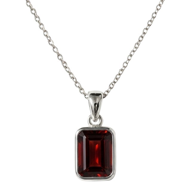 Emerald-Cut Garnet Pendant Necklace – January Birthstone This elegant pendant necklace showcases a captivating garnet...
