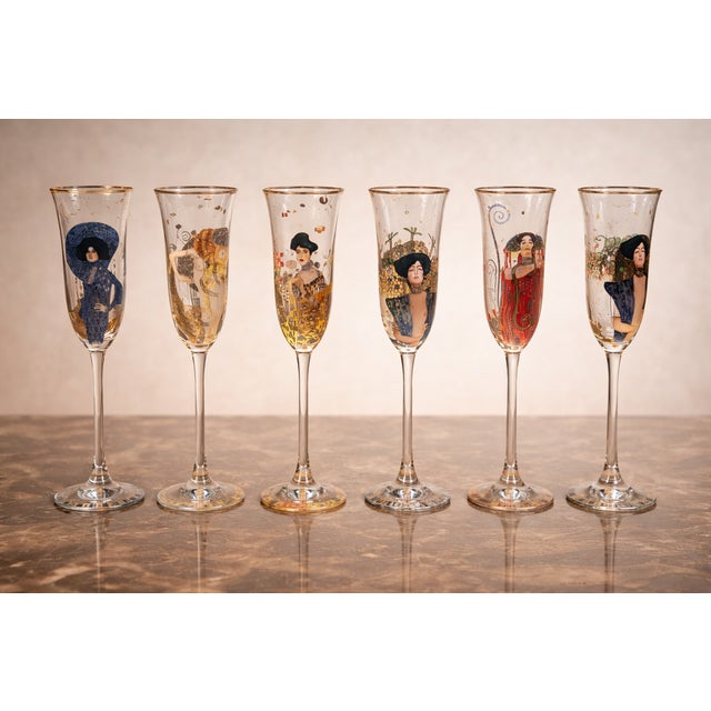 This refined set of six champagne flutes draws its inspiration from the golden, sensual world of Art Nouveau, echoing the...