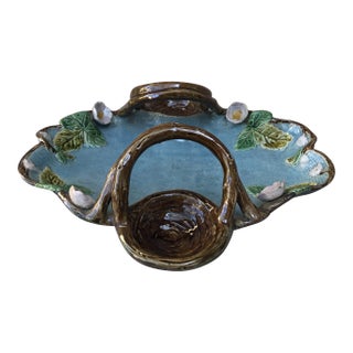 19th English Victorian Majolica Strawberries Platter With Handles For Sale