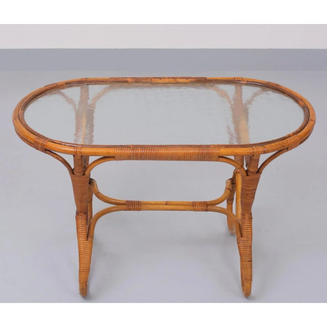 Very nice wicker coffee table, still in its original condition with frosted glass top. No discoloration Lovely warm color....