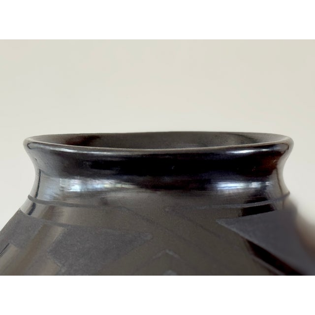20th Century Mata Ortiz Black Earthenware Pot by Tomasa Mora For Sale - Image 9 of 11