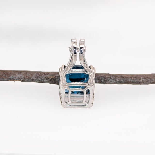 9.4ct London Blue Topaz Pendant w Natural Diamond Accents in 14K Gold | CU 12mm For Sale In Columbus - Image 6 of 6