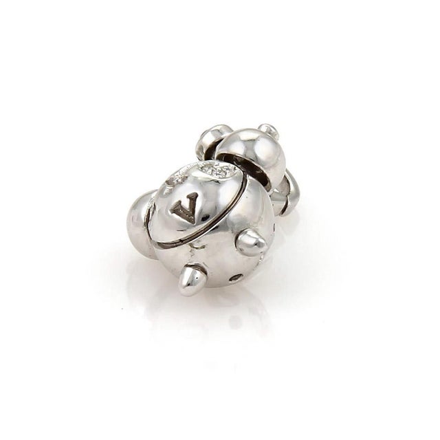 The Pasquale Bruni Diamond Clock 18k White Gold Charm Pendant is a luxurious and elegant piece of fine jewelry. This...