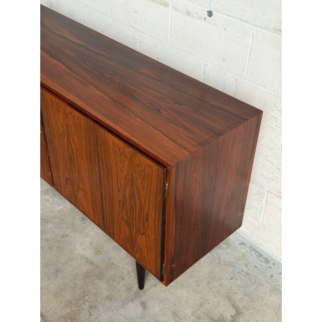 Poul Hundevad Rosewood Sideboard Credenza Low Storage Unit Tapered Legs Denmark 1960s For Sale - Image 4 of 10