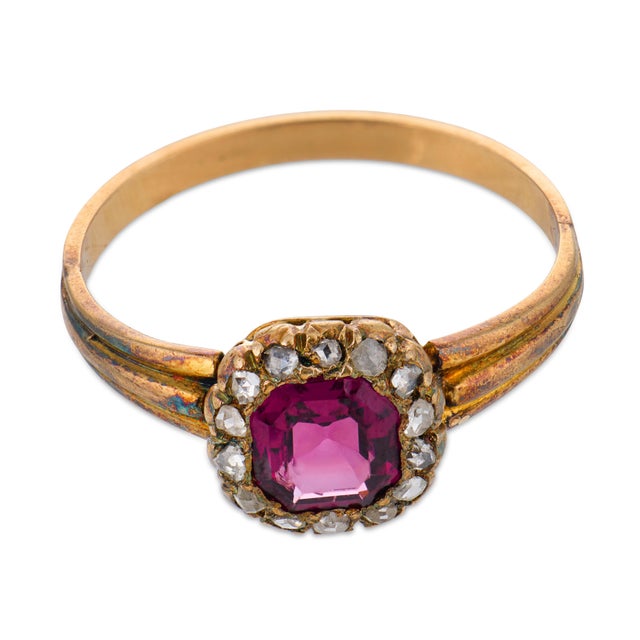 Victorian Early 20th Century Victorian Rubellite Diamond 18k Yellow Gold Cluster Ring, Size 9 For Sale - Image 3 of 5