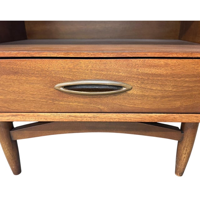 Mid-Century Modern Broyhill Sculptra Walnut Nightstands - Set of 2 - Refinished! For Sale - Image 11 of 11